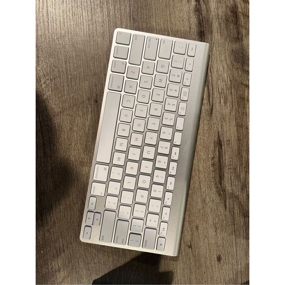 Apple Bluetooth wireless keyboard